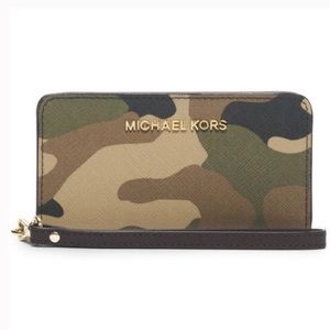 ISO‼️ MK Wristlet